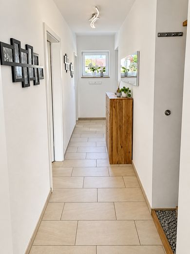 Moderne Doppelhaushälfte in Postau – 137 m² mit Garten, Terrasse & Garage – Foto 12