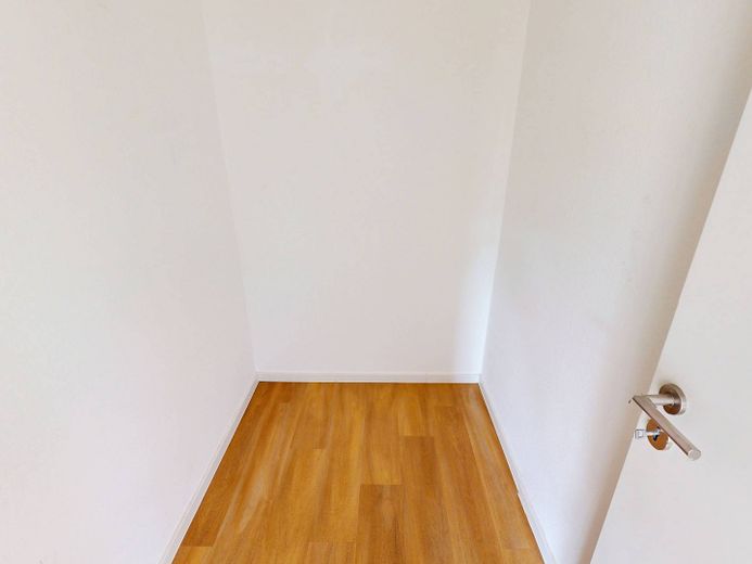 Oasi di benessere inondata di luce di 83 m²: moderno appartamento di 3 locali con balcone a Villingen – Abstellraum