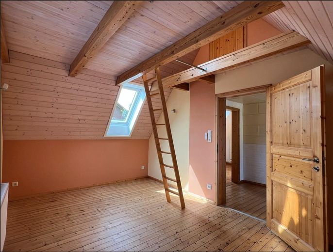 Vivre au centre sans stress de rénovation : maison individuelle compacte, grand jardin, garage XXL – Zimmer OG Ost