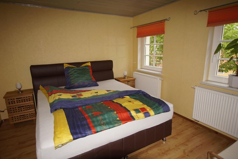 hochwertig saniertes Reihenhaus mit EBK, Wintergarten, provisionsfrei – Kinderzimmer/Schlafzimmer OG