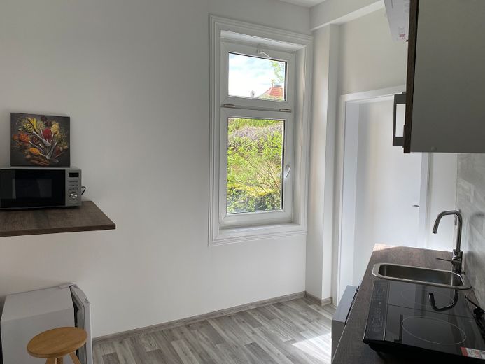 Schicke kleine Wohnung voll möbliert und löffelfertig incl. WLAN – Küche Kühkschrank Mikrowelle..