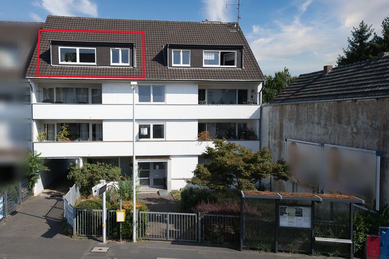 Uitstekend bereikbaar & stabiel verhuurd – belegging in Bonn-Duisdorf – Straßenansicht