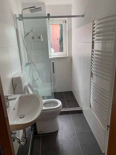 Bad mit begehbarer Dusche