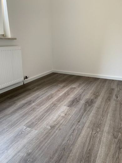 modernisierte helle Mietwohnung - 3,0 Zi. Küche inkl. EBK/Bad (TLB) - 52m² – 240422_ETW_EG_LS4_rechts_SLN_Bilder_027.1_KiZi_Boden_neu