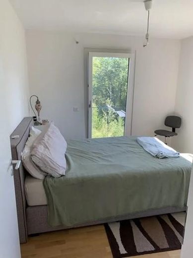 Lujo junto al lago Probstsee: 3,5 hab., cocina equipada, vestidor, garaje subterráneo | 7 min de Patch Barracks – Second bedroom
