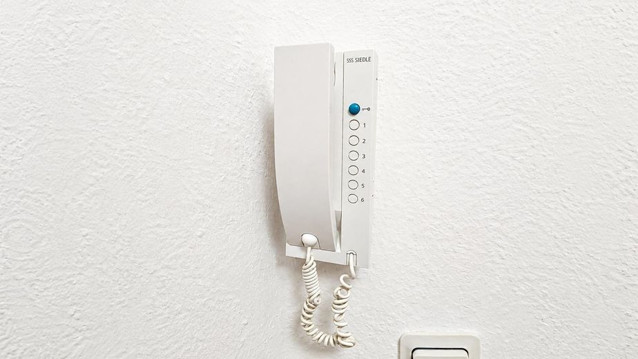 Apartamento de 1 habitación disponible para ocupar en Kassel-Mitte (ascensor, vivienda amueblada y potencial para Documenta – Gegensprechanlage Wohnung