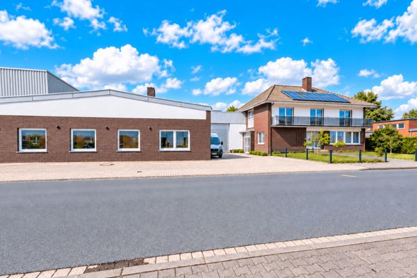 Wohnen & Gewerbe in Oelde – 240m² Wohnfläche + 500 m² Gewerbefläche