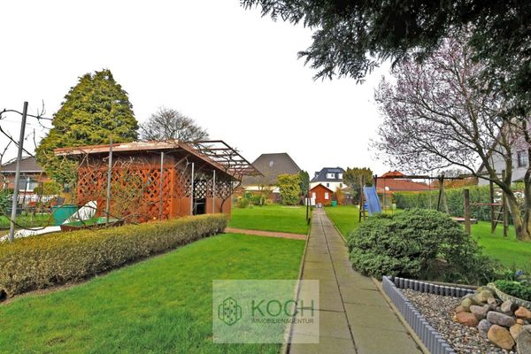 Spacious house with a great plot in Wulsdorf