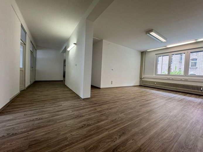 *Geräumige und stilvolle Bürofläche in super Lage* – Foto 1