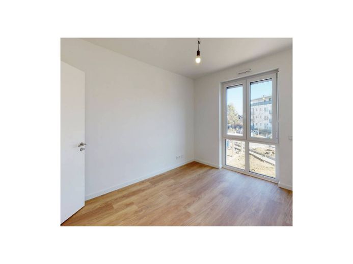 Helle 3-Zimmer-Wohnung mit Balkon und Dusche + Badewanne in Nauen! – Schlafzimmer