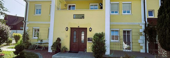 Propriété exclusive sur la Neufnach – Un espace de vie généreux sur un terrain d’environ 1700 m² – Eingangsbereich Wohnhaus