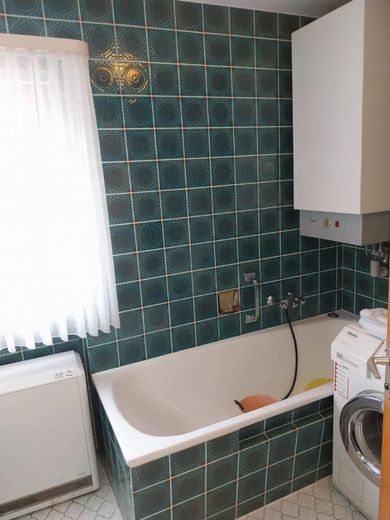 Schöne EG-Wohnung mit Balkon und Einbauküche in guter Lage – Bild 14