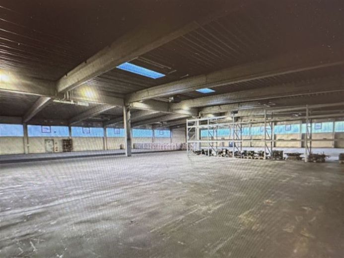 CO-SÜD ** ab sofort ** ca. 7.000 qm prof. Logistikfläche ** Büro usw. – Foto 1
