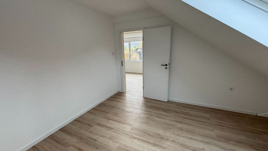 2-Zimmer-Dachgeschosswohnung in zentraler Wohnlage – Schlafzimmer - www.immobilien-heise.de