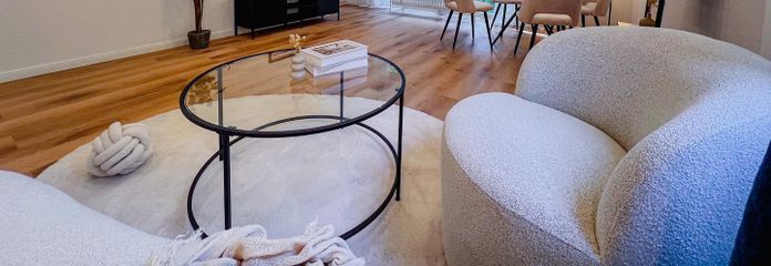 DIREKT EINZIEHEN - SCHÖNE 2 ZIMMER WOHNUNG IM GRÜNEN IN BEVORZUGTER LAGE – Wohn-Esszimmer 