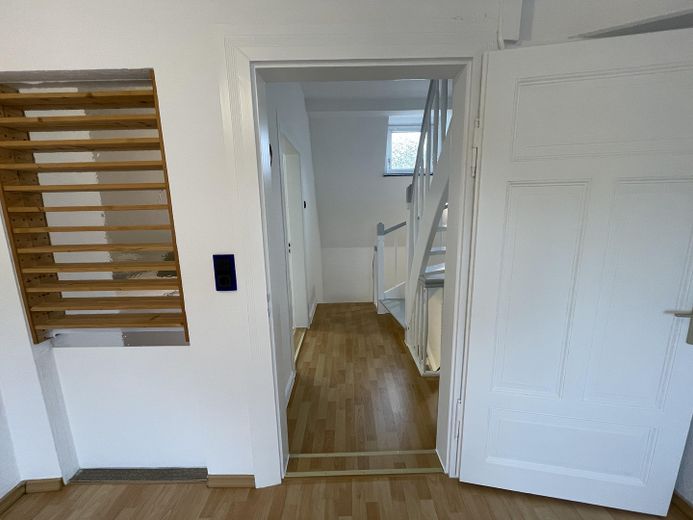 Il vostro angolo di Rheindürkheim – con cortile, carport e riscaldamento nuovo – Blick in den Flur OG 