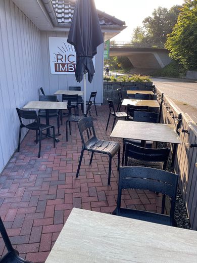 SB-Waschplatzanlage inclusive Imbiss mit Gastraum und Außenterrasse – Terrasse Imbiss