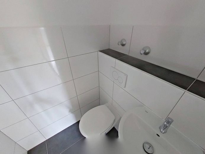 Moderne 3-Zi.-Whg. mit BALKON in Duisburg-Marxloh – Gäste-WC