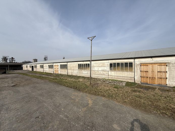 Großzügige Gewerbefläche mit Lagerhallenbestand und Büro in Neustadt a. d. Orla – Lagerhalle