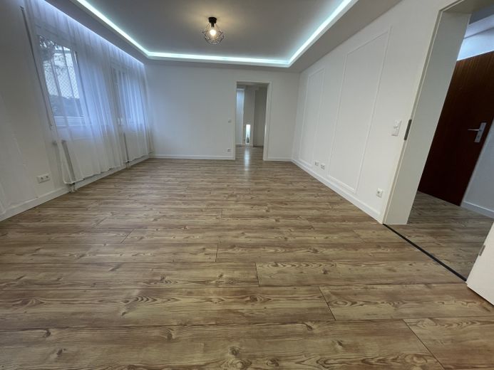 2-room basement apartment in an excellent location directly by Siebentischwald – Wohnzimmer 4
