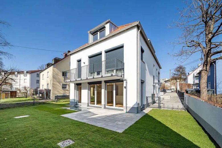 Moderne Garten- Maisonette mit außergewöhnlichen Lichthöfen – Gartentraum