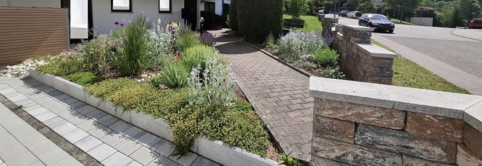 PF-Friedenstraße: curato appartamento di 3,5 locali con balcone, tranquilla posizione nel verde - SENZA PROVVIGIONE – Grünes Willkommen im Eingang