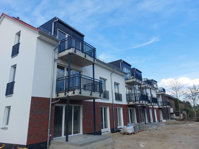 Erstbezug 2-Zimmer-Wohnung (1. OG, Balkon, barrierefrei) in Berge bei Nauen – Rückseite Haus C