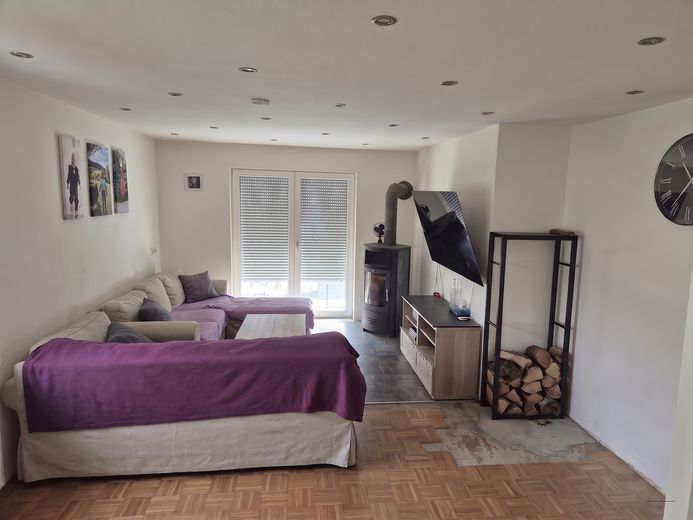 Kernsaniertes EFH nahe Marburg: Pool & 908m² Traumgarten – Photo 15
