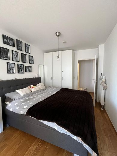Jasne, przestronne, nowoczesne mieszkanie 3-pokojowe w centrum Würzbrg – Schlafzimmer 1
