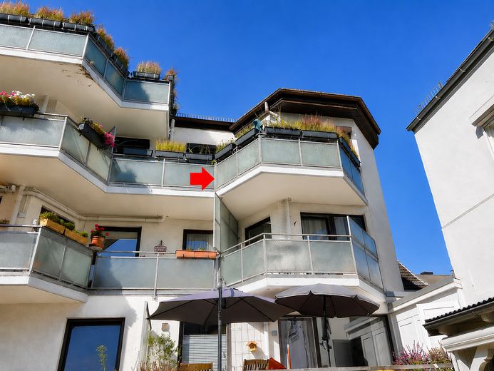 Lichtdurchflutete 3-Zimmerwohnung mit Balkon und Tiefgaragenstellplatz – rückwärtige Ansicht