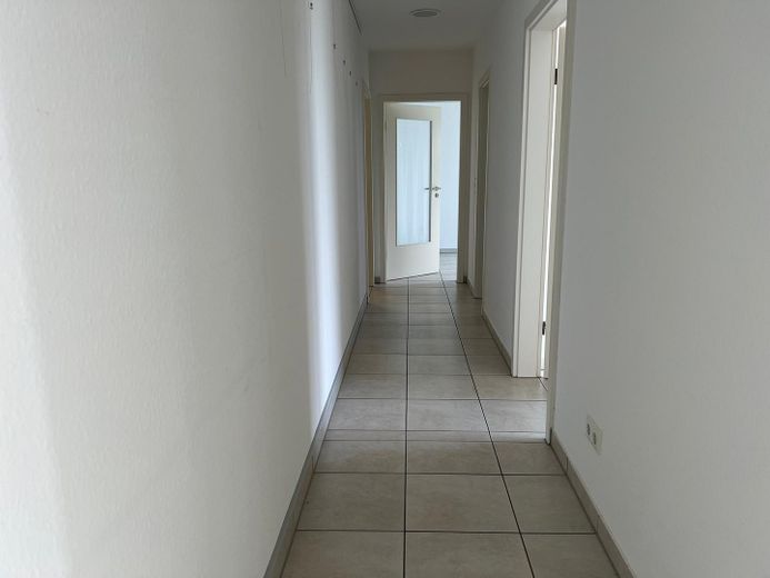 Esclusivo appartamento con terrazza, vista incantevole sul verde, ampie vetrate e garage – Foto 23