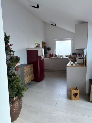 Appartamento mansardato in posizione premium con vista panoramica – Foto 3