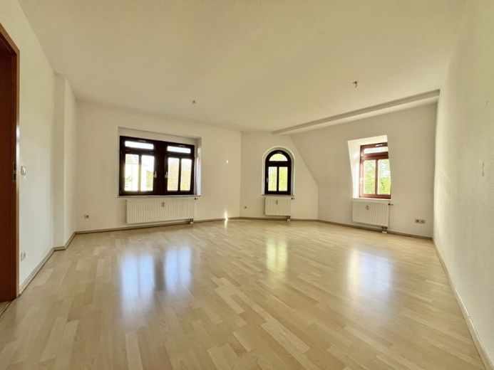 Freie tolle Familienwohnung im Dachgeschoss über 2 Etagen in begehrter Lage von Dresden-Striesen – Foto 1