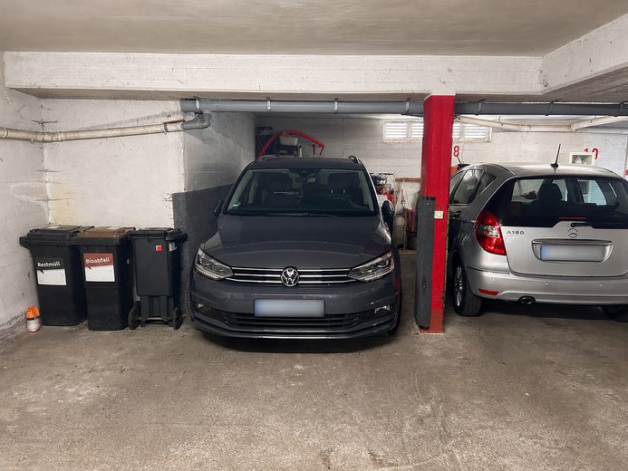 Lichtdurchflutete 3-Zimmerwohnung mit Balkon und Tiefgaragenstellplatz – Tiefgaragenstellplatz