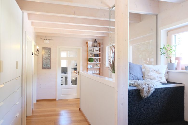 Flur mit Wandschrank OG