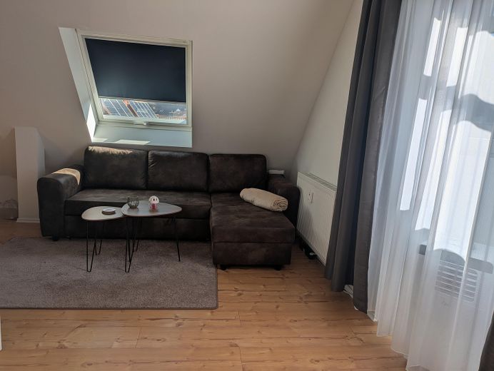 Attraktives, vollmöbliertes Apartment in Kaiserslautern-Hohenecken zu vermieten – Wohnbereich