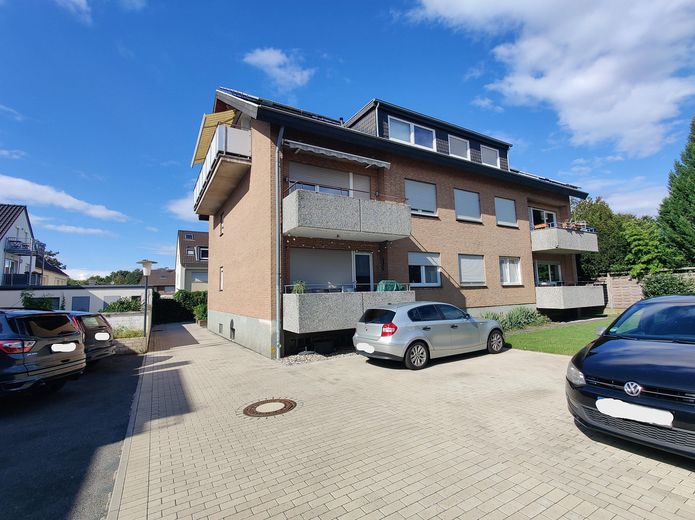 Privat-Parkplatz vor dem Haus