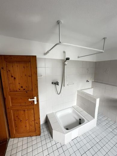 3-Raum DG Wohnung mit Balkon – Bad