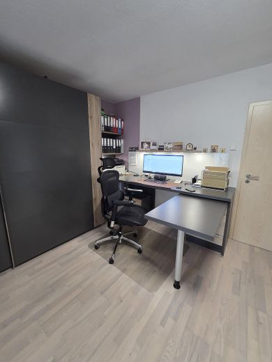 Hausgefühl statt Wohnung: Moderne 3-Zi.-Maisonette mit Garten, Terrasse & Balkon (BJ 2013) – Arbeitsbereich