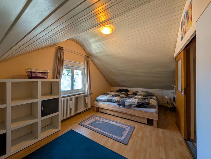 1–2-family house for sale in KN Petershausen – 1. Zimmer im DG