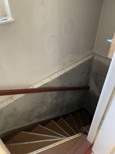 Treppe ins Untergeschoß