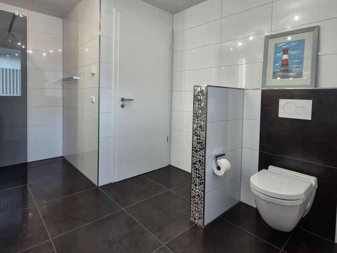 Großzügige 4-Zimmer-Gartenwohnung (113 m²) mit Aufzug & Westterrasse – provisionsfrei – Badezimmer