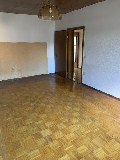 Doppelhaushälfte auf 531 m² Grundstück – vielseitig nutzbar & ruhig gelegen – Raum im EG mit Parket