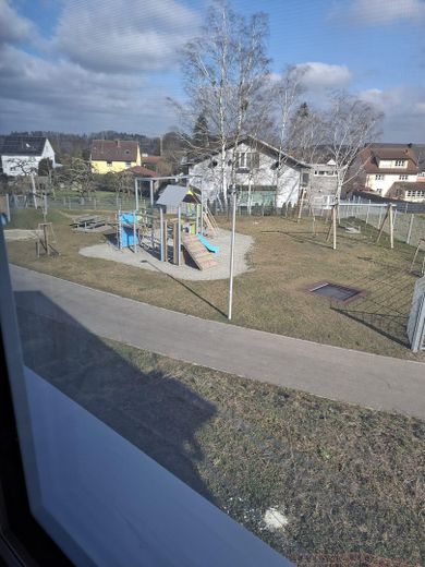 Spielplatz gegenüber
