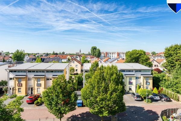 Słońce, dalekie widoki, przestrzeń: penthouse nad dachami Hattersheimu