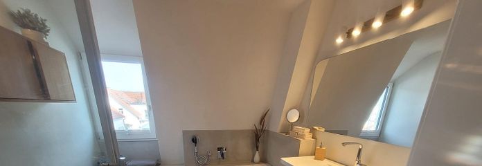 Bad mit Dusche und Badewanne