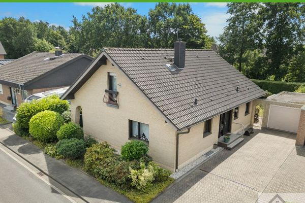 +5PLUS+ HAMBACH - IDYLLE: DUURZAME EENGEZINSWONING VOOR RUST, RUIMTE EN HET DAGELIJKS LEVEN SAMEN +
