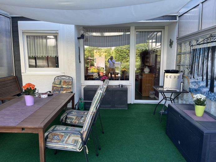 Reihenhaus – Terrasse mit Glasüberdachung