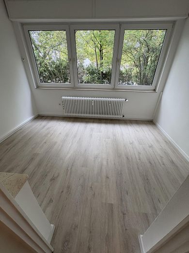 Renovierte und attraktive 4-Zimmerwohnung in top Lage! U.S. Army personnel are welcome! – Schlafzimmer 3