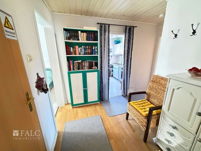 Charmantes Einfamilienhaus mit ELW und weiteren 20qm Zimmern im Untergeschoss mitten in der Natur – Flur im Dachgeschoss